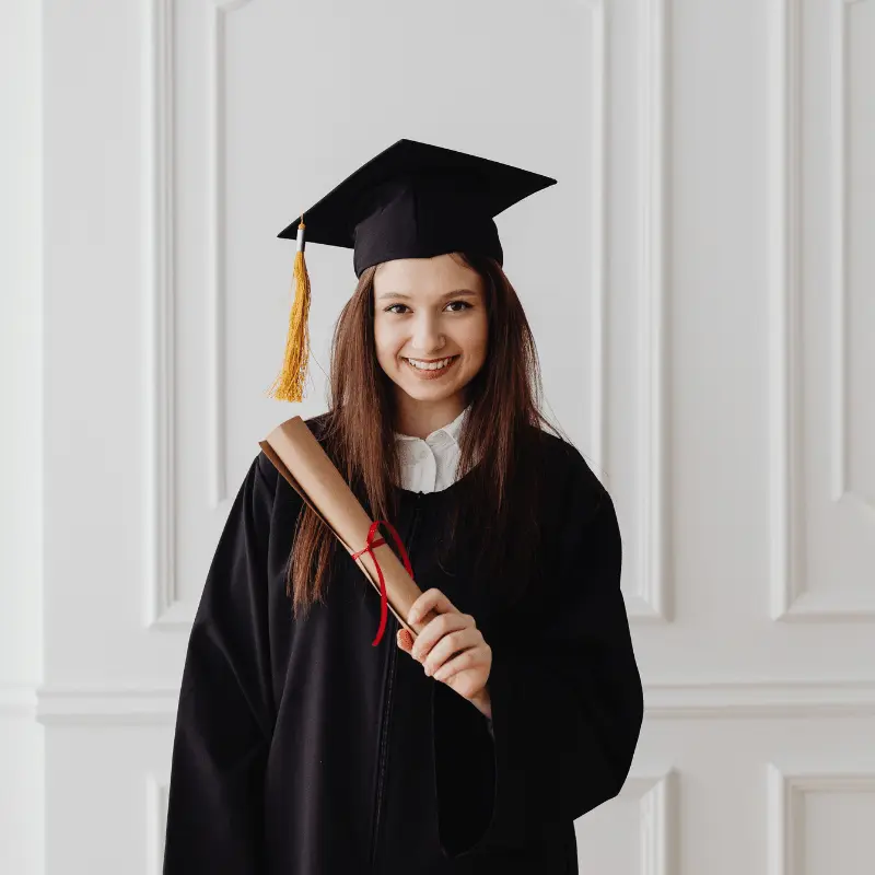 graduations gown supplier company in dubai